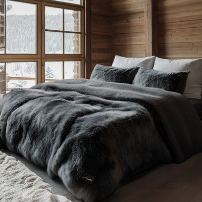 The WÛLF Bedroom Blanket Set